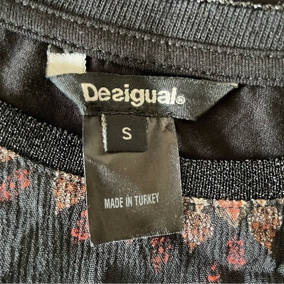 DESIGUAL boho Hindu abstract floral rhinestone front short sleeve top size small - Picture 9 of 11